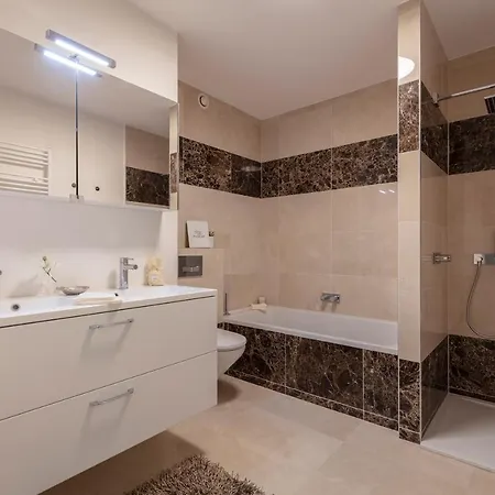 Appartement Spacious Sea View Apartment With Pool *