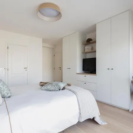 Appartement Spacious Sea View Apartment With Pool *