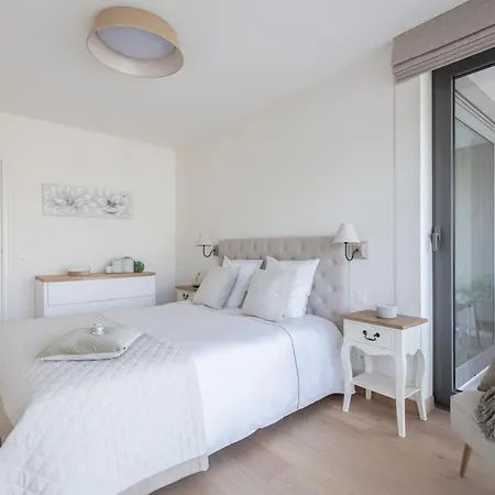 Spacious Sea View Apartment With Pool *