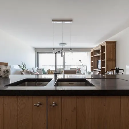 Spacious Sea View Apartment With Pool *