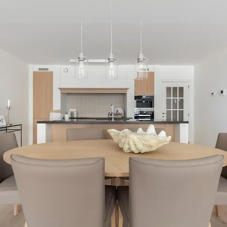 Appartement Spacious Sea View Apartment With Pool *