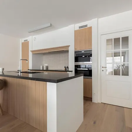 Spacious Sea View Apartment With Pool Appartement